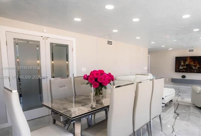 En Venta: $759,999 (3 camas, 3 baños, 1910 Pies cuadrados)