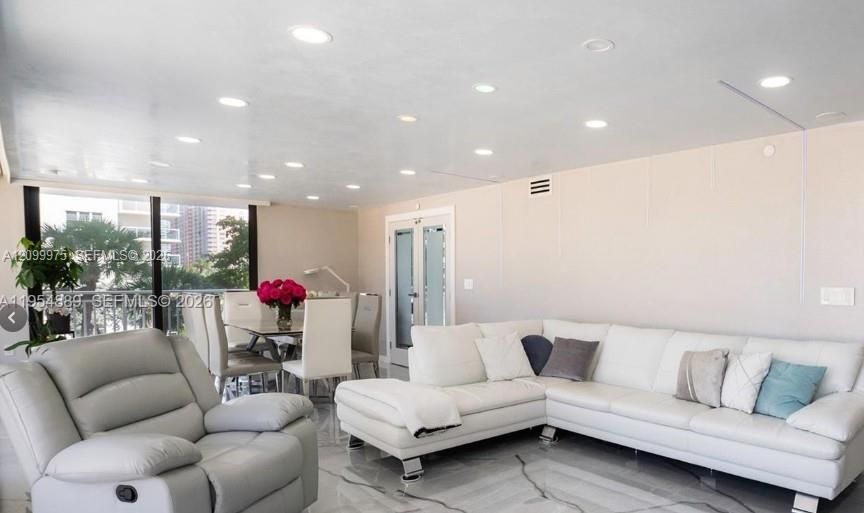 En Venta: $759,999 (3 camas, 3 baños, 1910 Pies cuadrados)