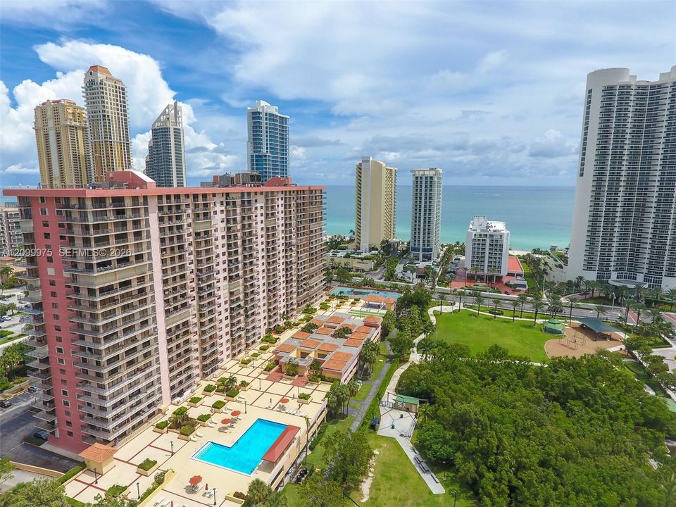 En Venta: $759,999 (3 camas, 3 baños, 1910 Pies cuadrados)