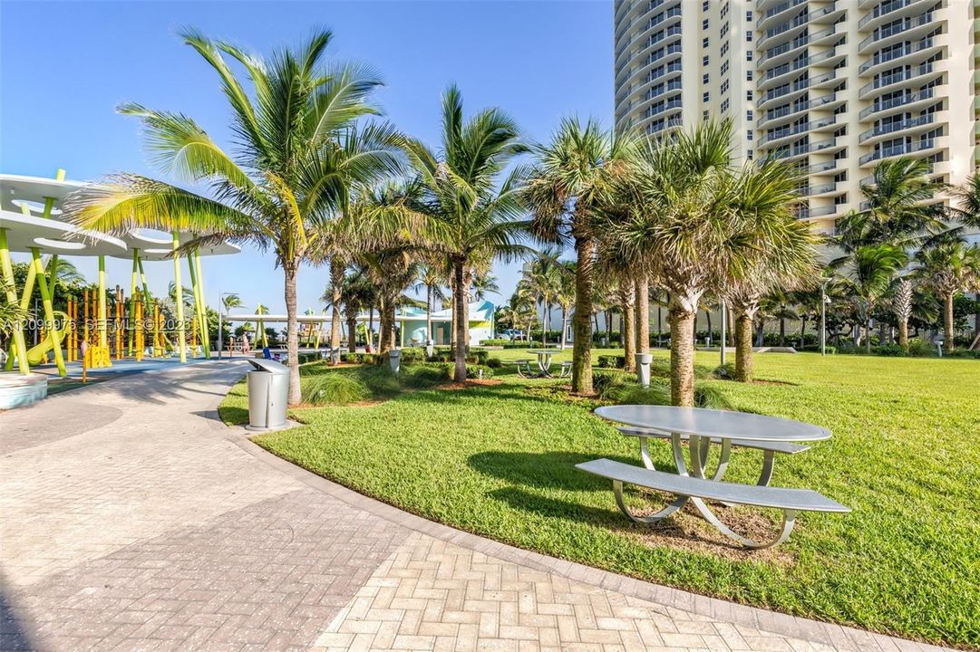 En Venta: $759,999 (3 camas, 3 baños, 1910 Pies cuadrados)