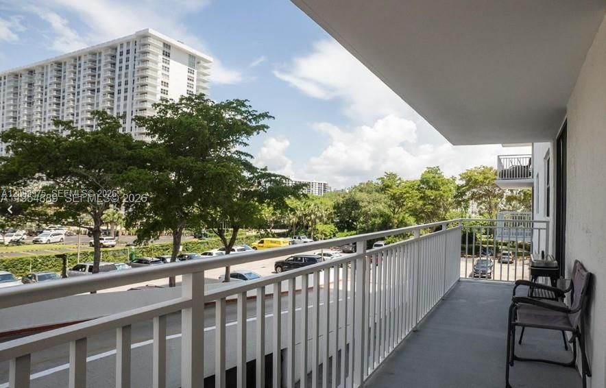 En Venta: $759,999 (3 camas, 3 baños, 1910 Pies cuadrados)