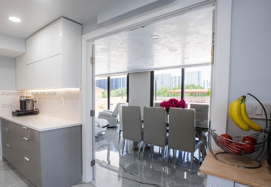En Venta: $759,999 (3 camas, 3 baños, 1910 Pies cuadrados)