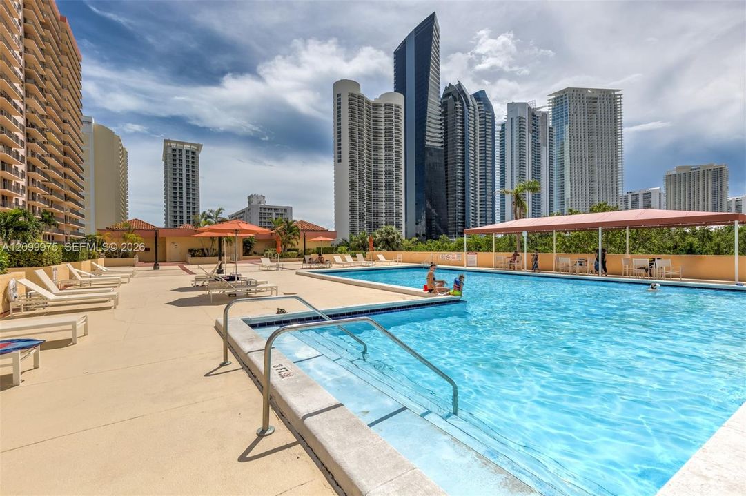 En Venta: $759,999 (3 camas, 3 baños, 1910 Pies cuadrados)