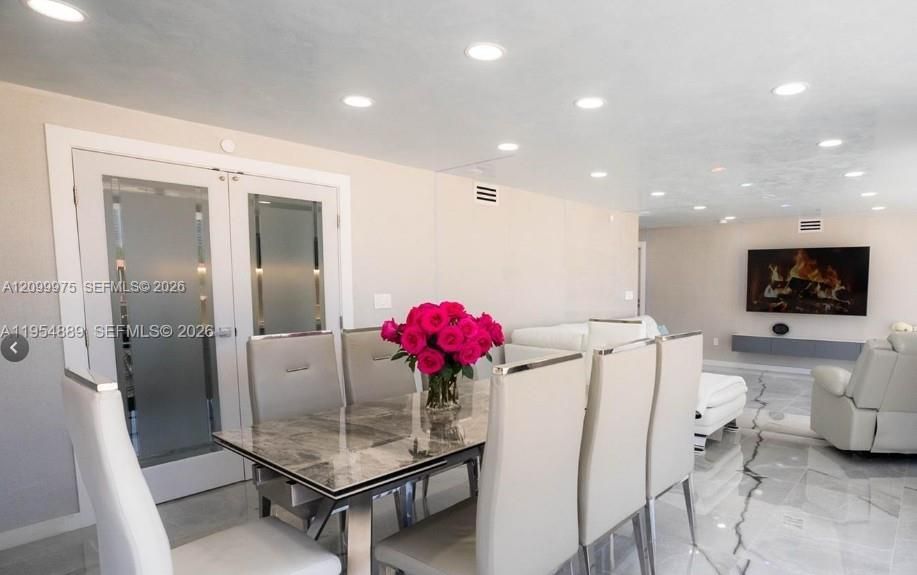 En Venta: $759,999 (3 camas, 3 baños, 1910 Pies cuadrados)