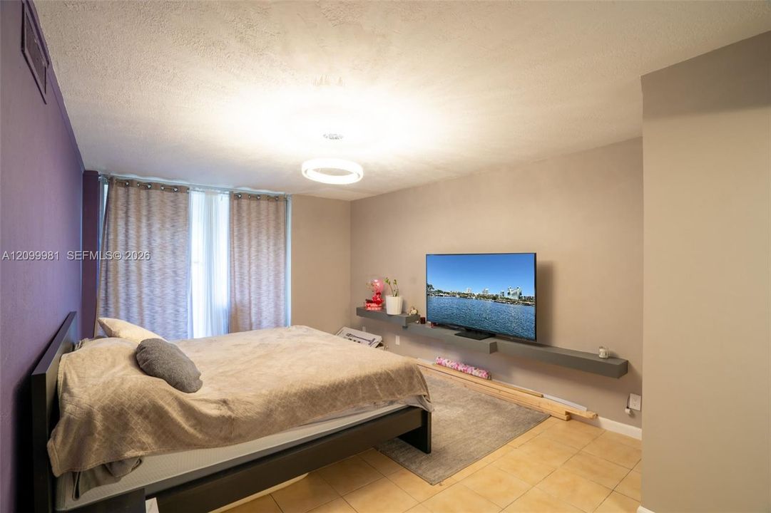 For Sale: $299,000 (2 beds, 2 baths, 1450 Square Feet)