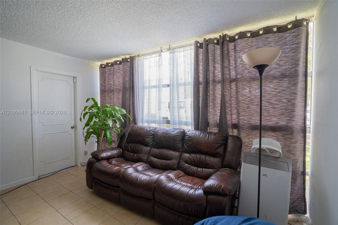 For Sale: $299,000 (2 beds, 2 baths, 1450 Square Feet)