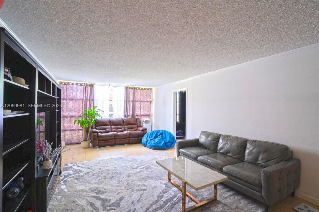 For Sale: $299,000 (2 beds, 2 baths, 1450 Square Feet)