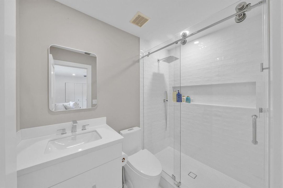 30 Guest Bedroom B (3)