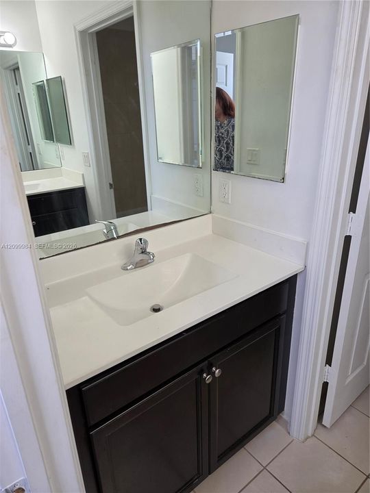 В аренду: $3,950 (4 спален, 2 ванн, 3320 Квадратных фут)