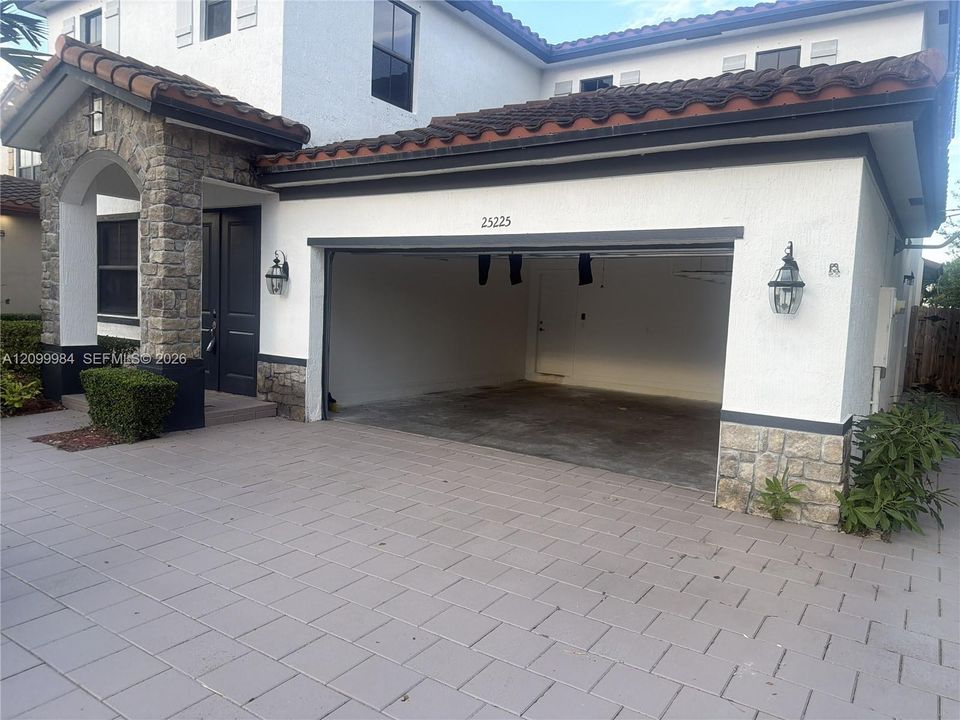 В аренду: $3,950 (4 спален, 2 ванн, 3320 Квадратных фут)