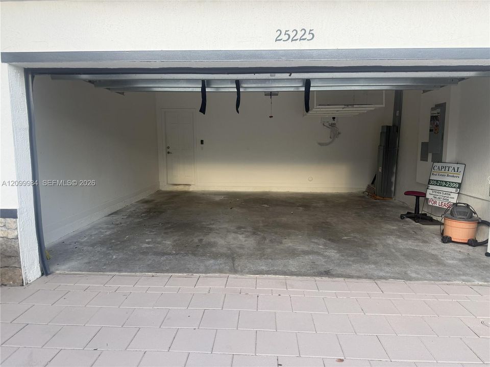 В аренду: $3,950 (4 спален, 2 ванн, 3320 Квадратных фут)