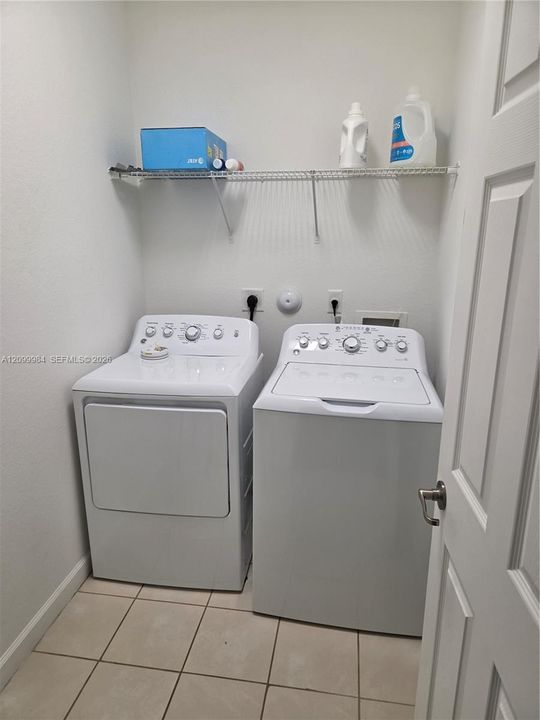 В аренду: $3,950 (4 спален, 2 ванн, 3320 Квадратных фут)
