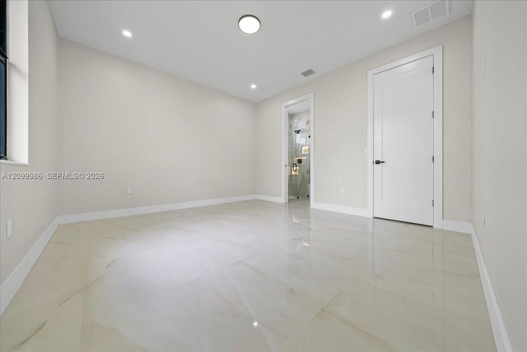For Sale: $270,000 (3 beds, 2 baths, 1278 Square Feet)