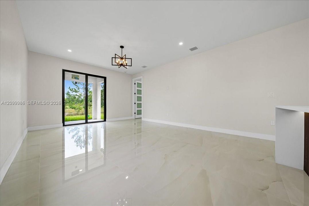For Sale: $270,000 (3 beds, 2 baths, 1278 Square Feet)