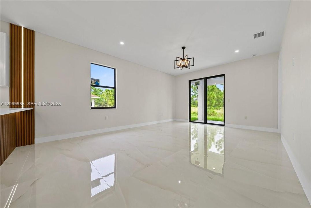 For Sale: $270,000 (3 beds, 2 baths, 1278 Square Feet)