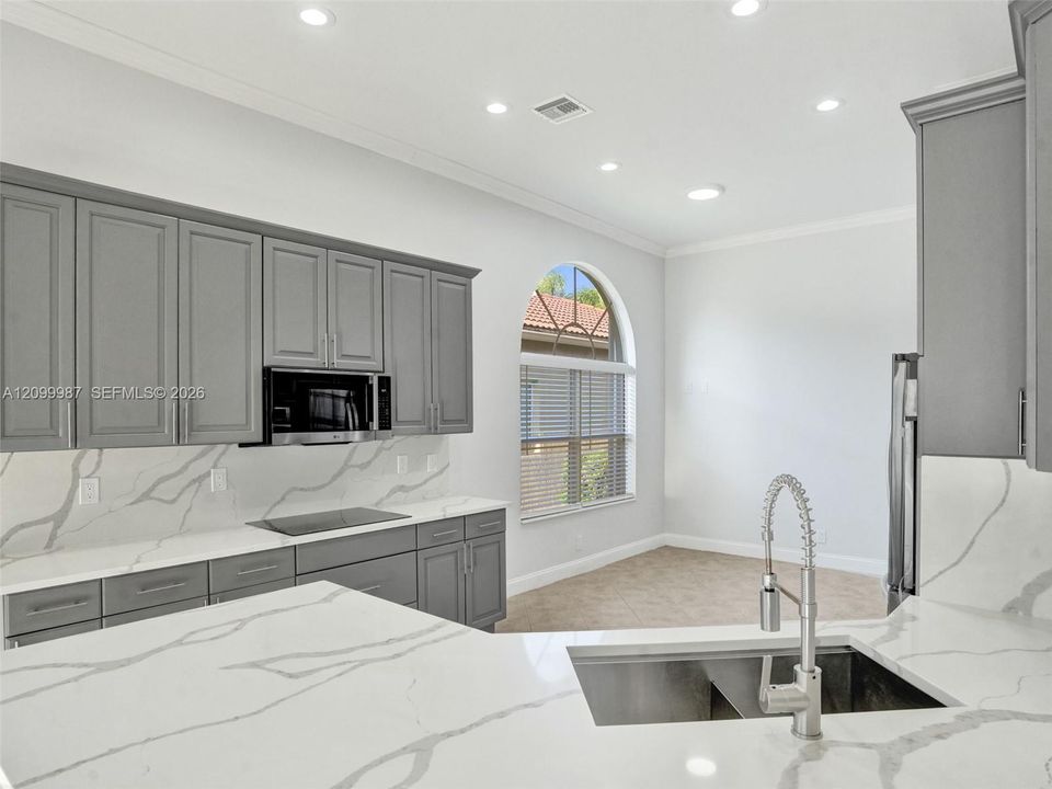 For Sale: $575,000 (3 beds, 2 baths, 2078 Square Feet)