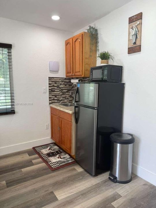 В аренду: $1,200 (0 спален, 1 ванн, 1712 Квадратных фут)