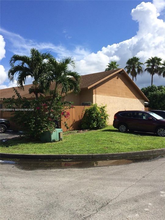 For Rent: $2,900 (3 beds, 2 baths, 1093 Square Feet)