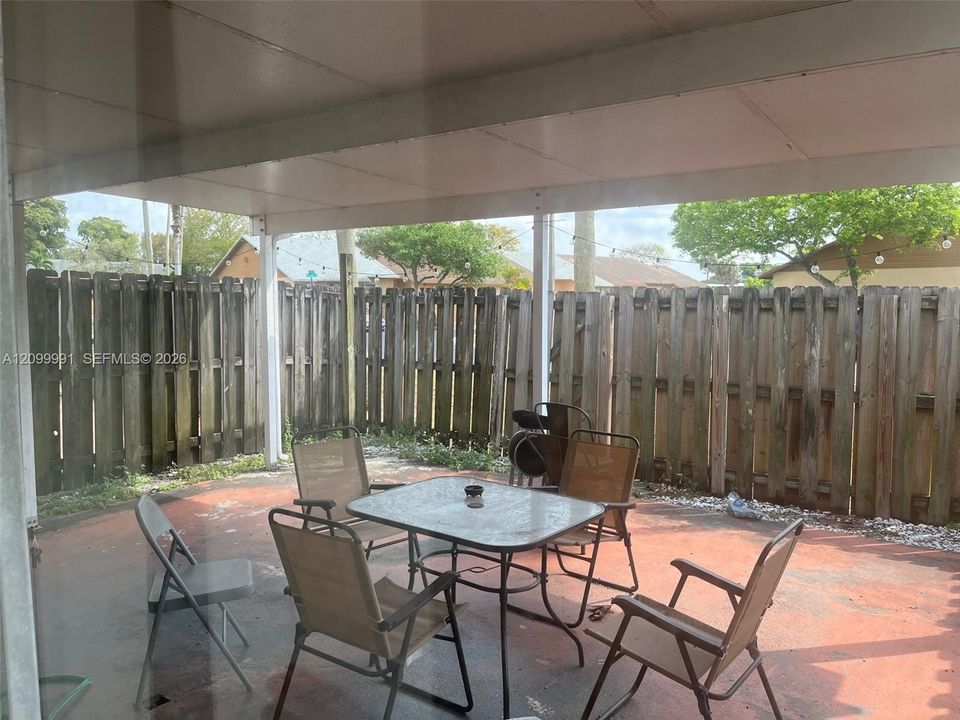 For Rent: $2,900 (3 beds, 2 baths, 1093 Square Feet)