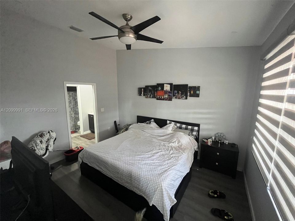 For Rent: $2,900 (3 beds, 2 baths, 1093 Square Feet)