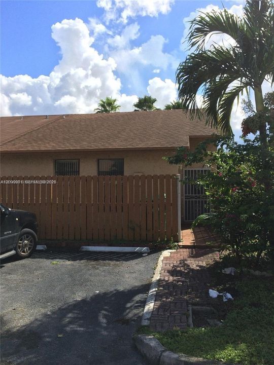 For Rent: $2,900 (3 beds, 2 baths, 1093 Square Feet)