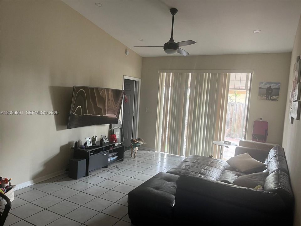 For Rent: $2,900 (3 beds, 2 baths, 1093 Square Feet)