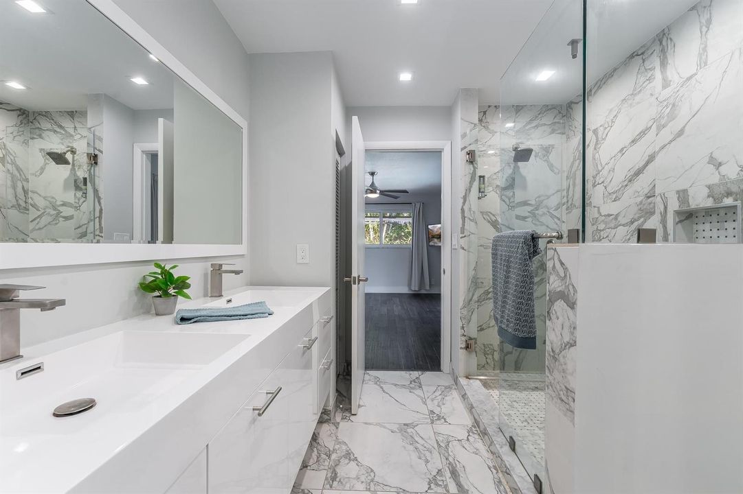 Primary bath with dual sinks