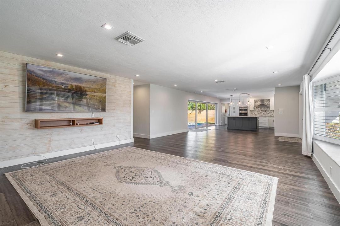 Spacious living room