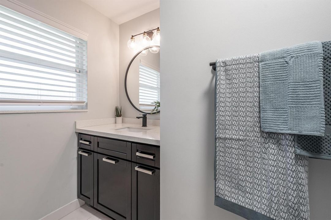 Second bath with modern vanity