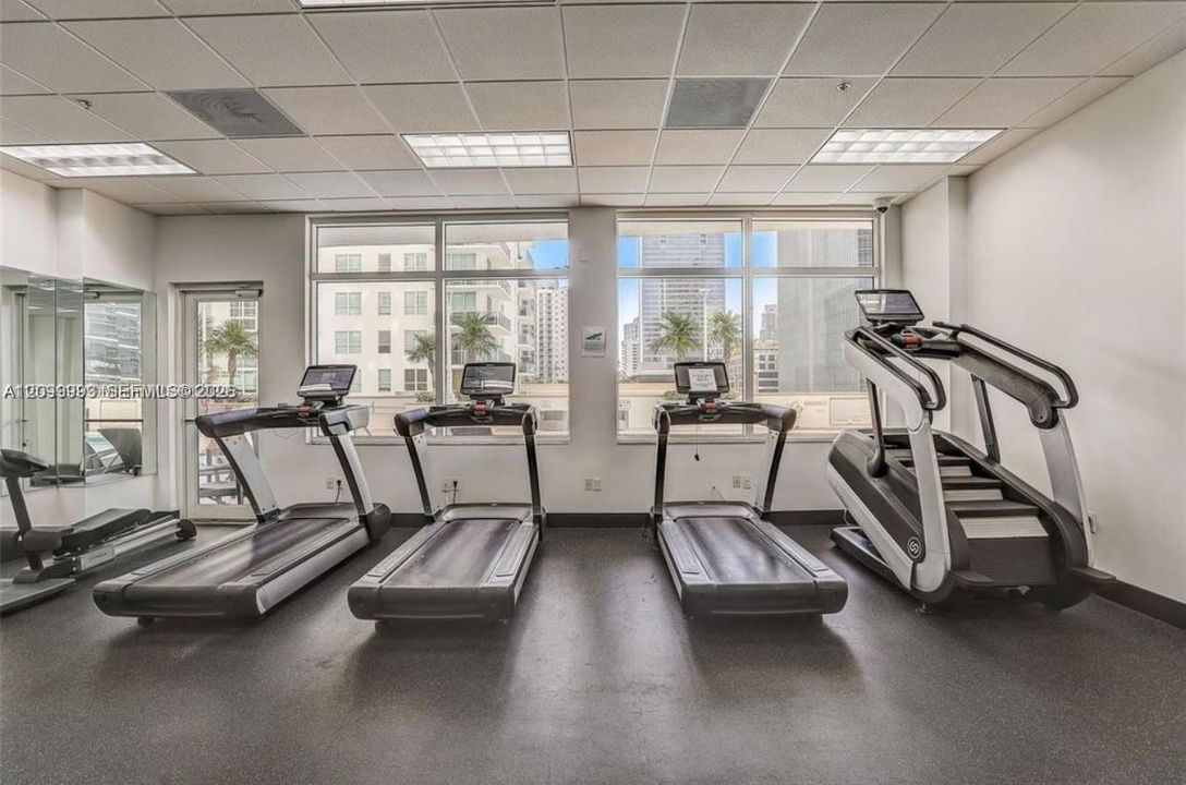 For Rent: $3,200 (1 beds, 1 baths, 825 Square Feet)