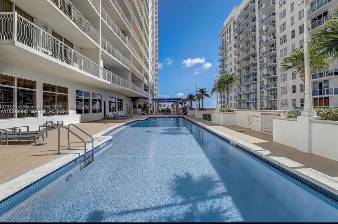 For Rent: $3,200 (1 beds, 1 baths, 825 Square Feet)