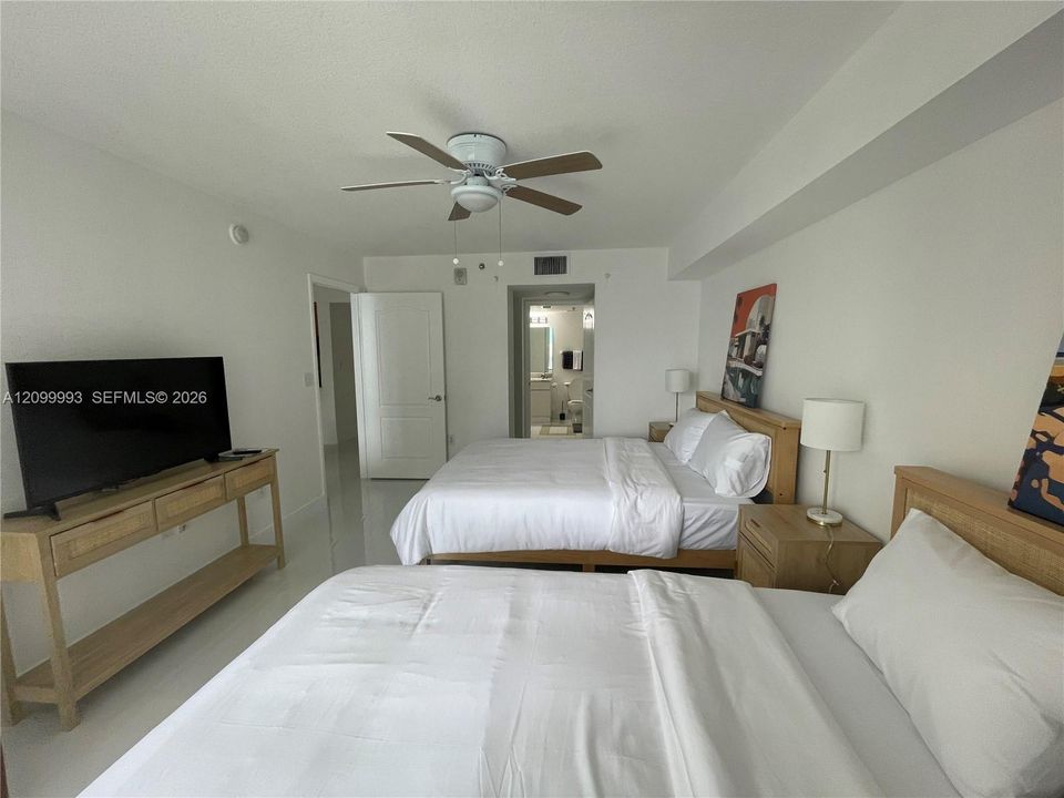 For Rent: $3,200 (1 beds, 1 baths, 825 Square Feet)