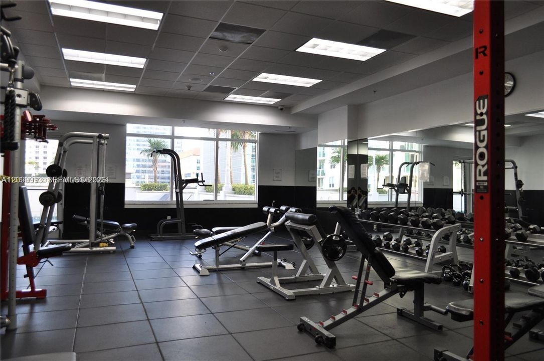 For Rent: $3,200 (1 beds, 1 baths, 825 Square Feet)