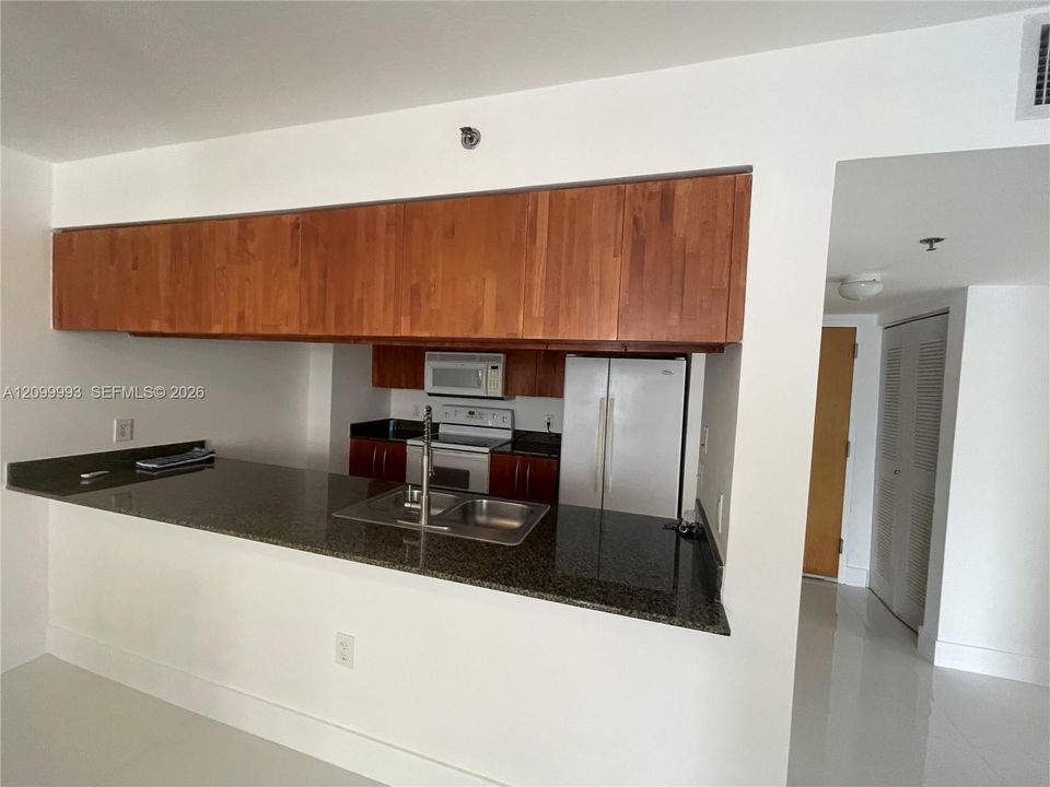 For Rent: $3,200 (1 beds, 1 baths, 825 Square Feet)
