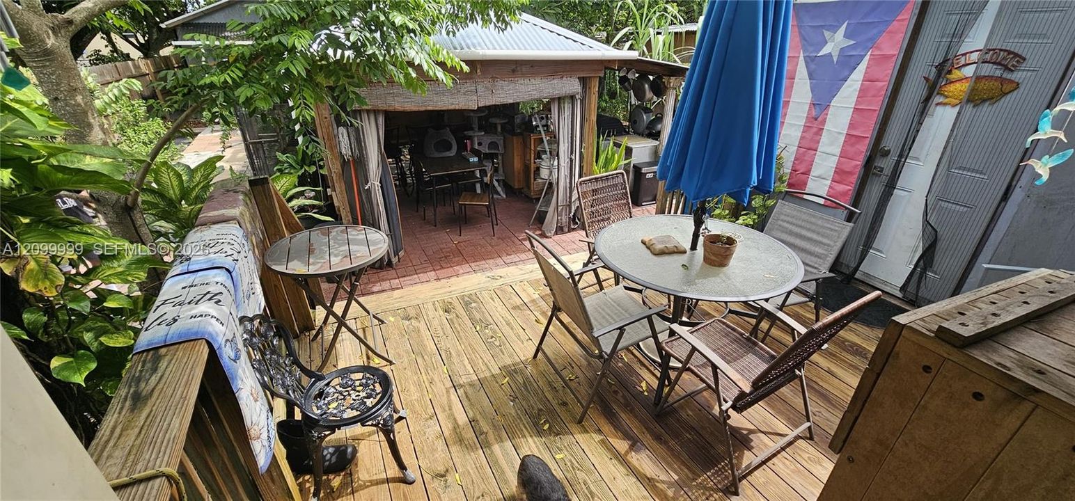 For Sale: $530,000 (6 beds, 2 baths, 1226 Square Feet)