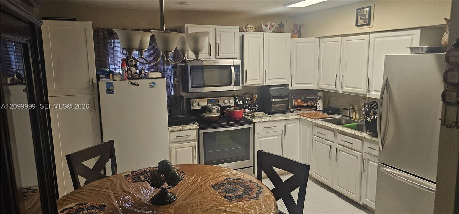 For Sale: $530,000 (6 beds, 2 baths, 1226 Square Feet)
