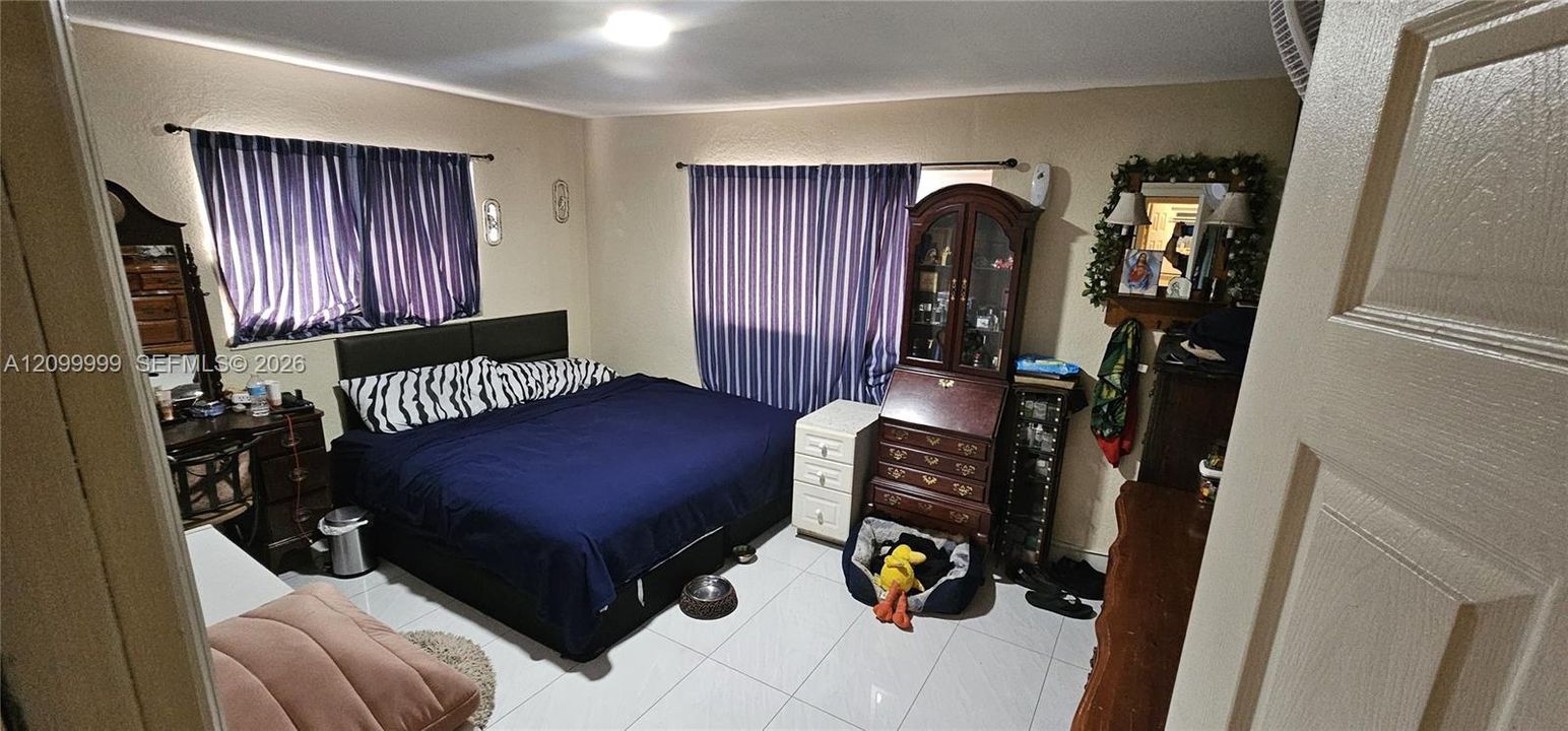 For Sale: $530,000 (6 beds, 2 baths, 1226 Square Feet)