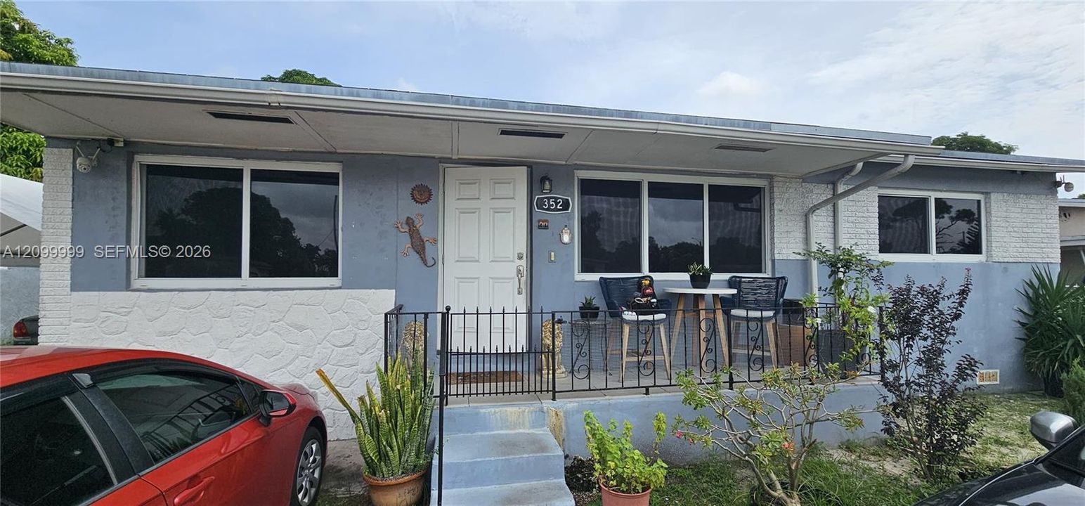 For Sale: $530,000 (6 beds, 2 baths, 1226 Square Feet)
