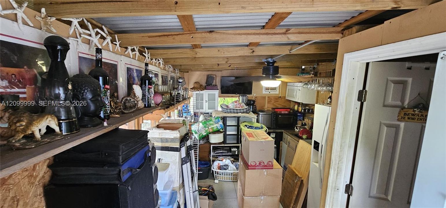 For Sale: $530,000 (6 beds, 2 baths, 1226 Square Feet)