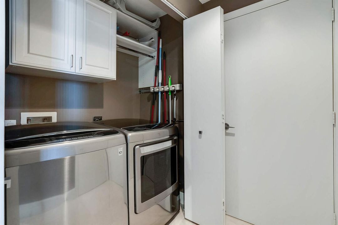 Washer/Dryer In Unit