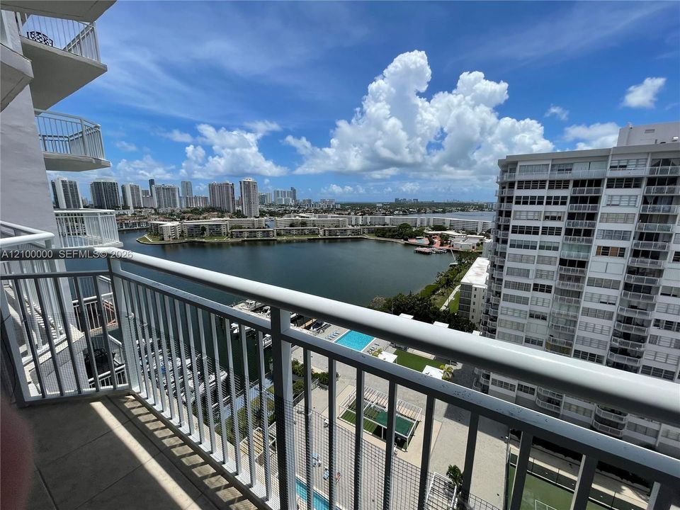 For Rent: $2,550 (2 beds, 2 baths, 1565 Square Feet)