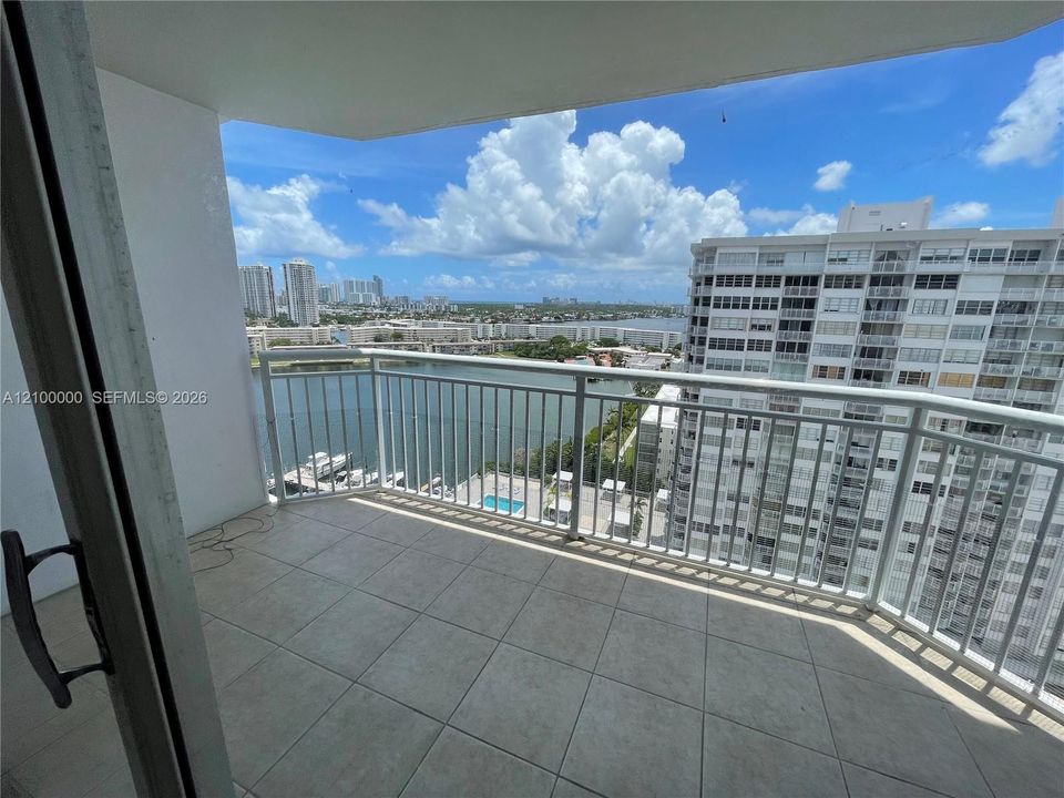 For Rent: $2,550 (2 beds, 2 baths, 1565 Square Feet)
