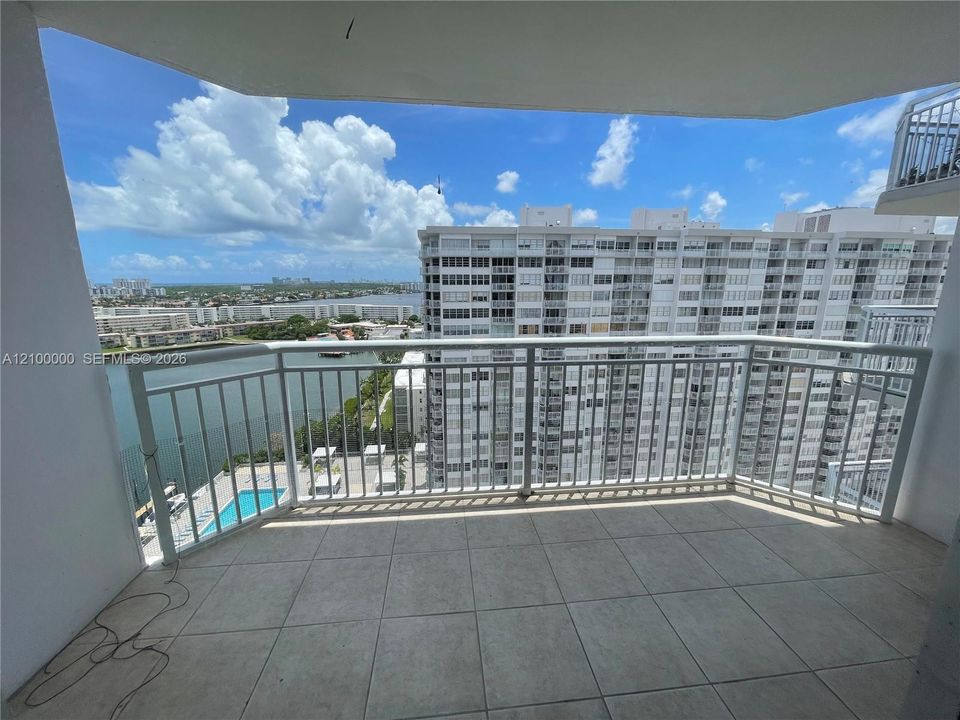 For Rent: $2,550 (2 beds, 2 baths, 1565 Square Feet)