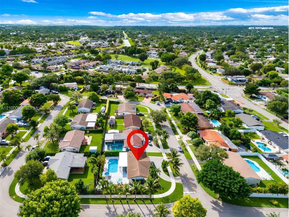 На продажу: $799,900 (4 спален, 2 ванн, 1567 Квадратных фут)