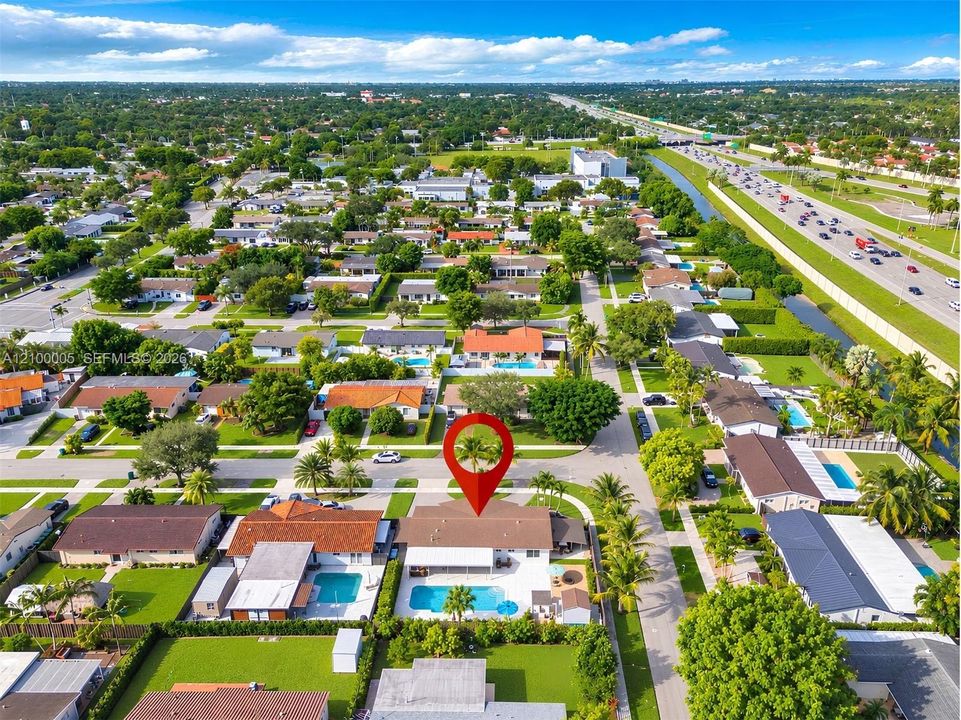 На продажу: $799,900 (4 спален, 2 ванн, 1567 Квадратных фут)