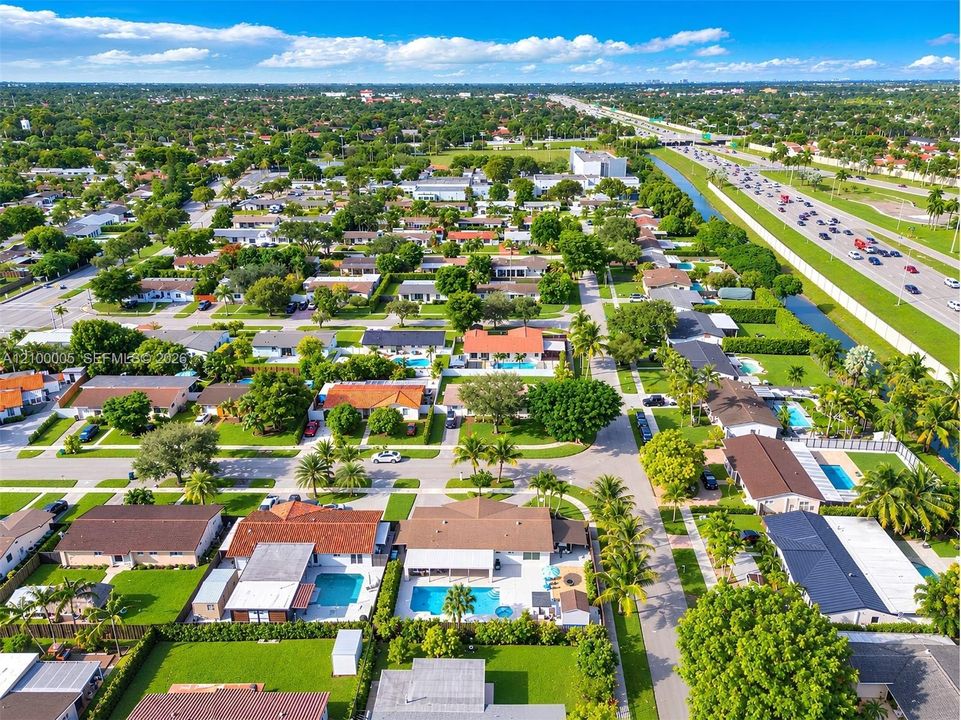 На продажу: $799,900 (4 спален, 2 ванн, 1567 Квадратных фут)