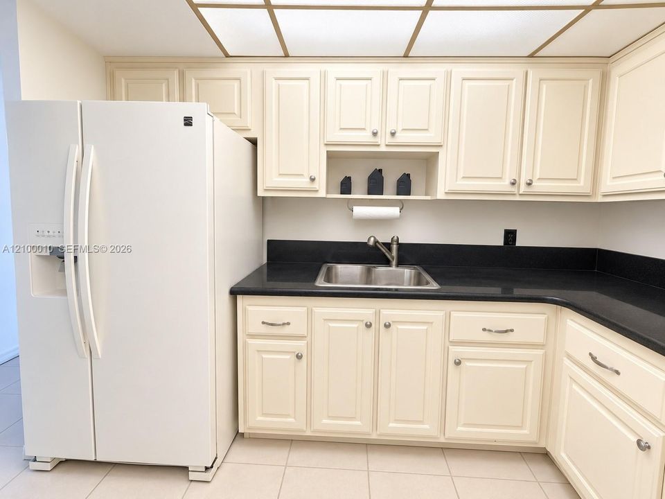 For Rent: $1,600 (1 beds, 1 baths, 790 Square Feet)