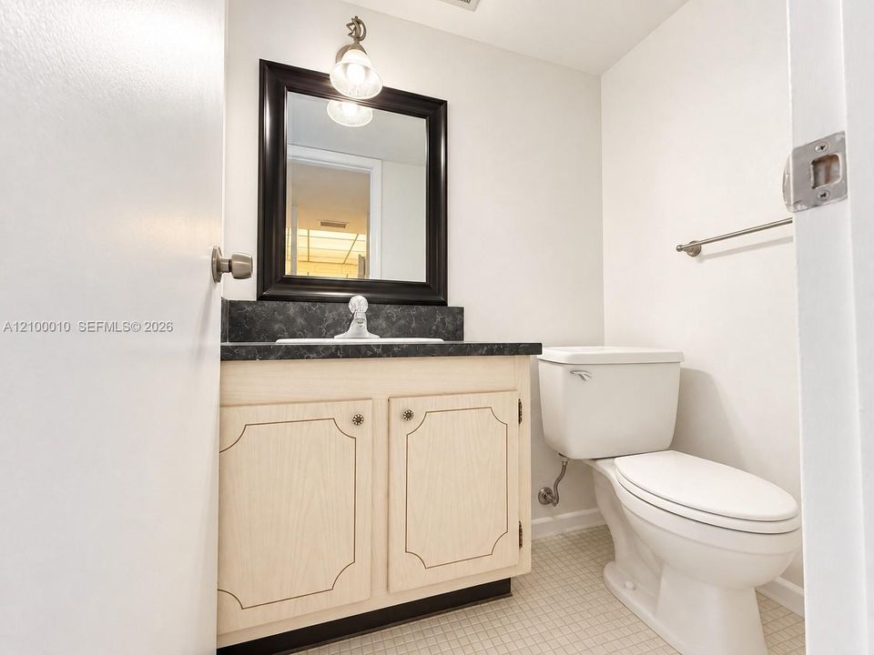 For Rent: $1,600 (1 beds, 1 baths, 790 Square Feet)