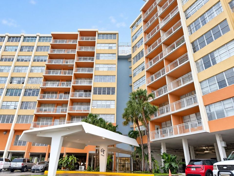 For Rent: $1,600 (1 beds, 1 baths, 790 Square Feet)