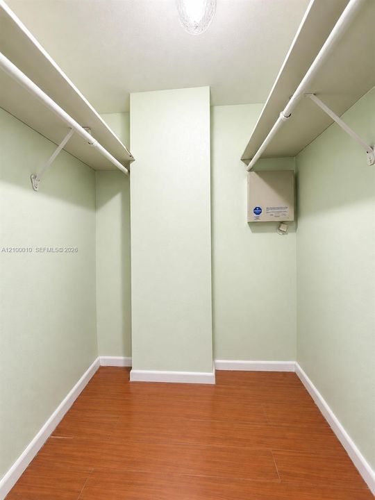 For Rent: $1,600 (1 beds, 1 baths, 790 Square Feet)